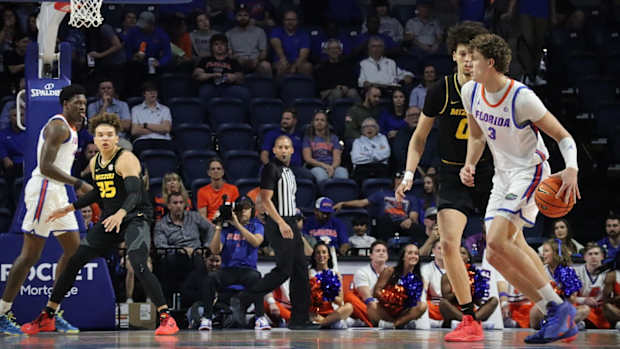Florida center Micah Handlogten